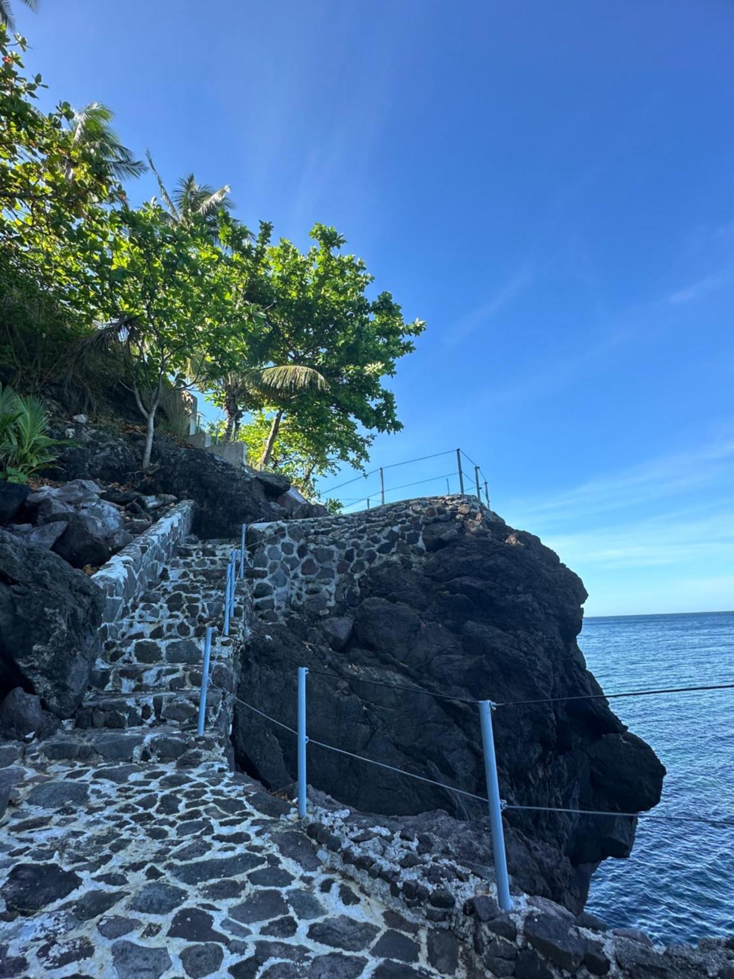 Tongatok Cliff Resort Mambajao Kültér fotó