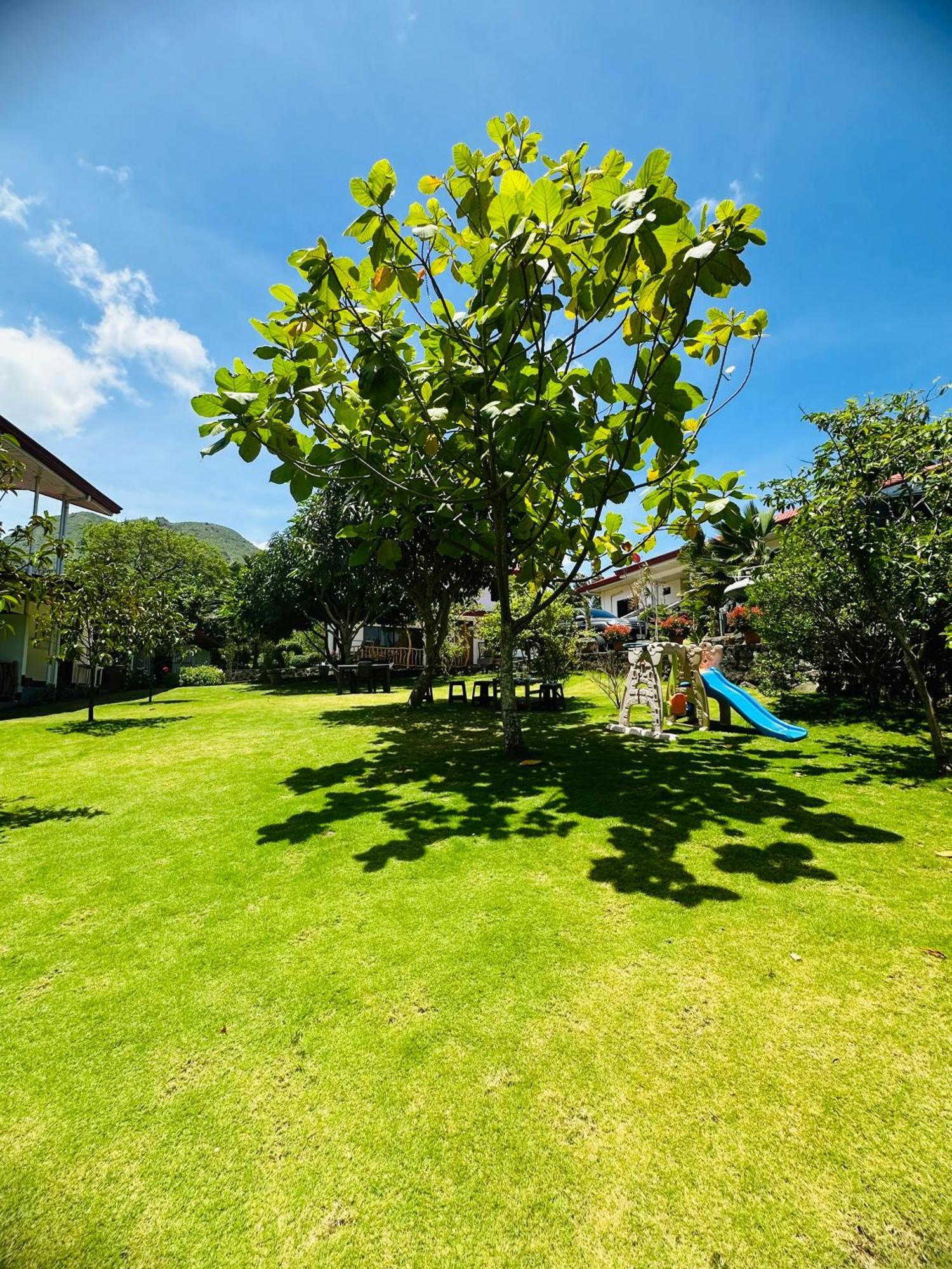 Tongatok Cliff Resort Mambajao Kültér fotó