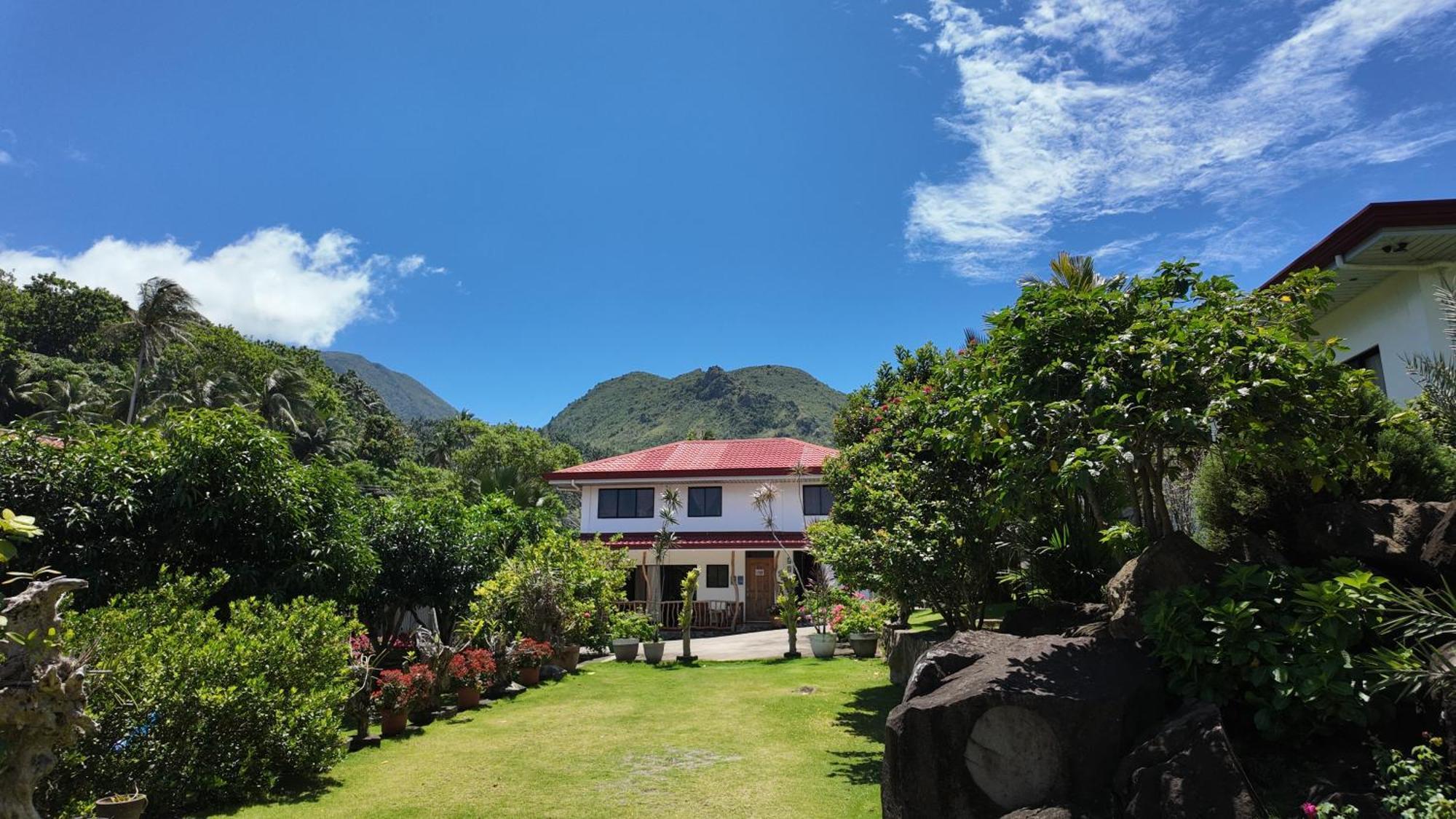 Tongatok Cliff Resort Mambajao Kültér fotó